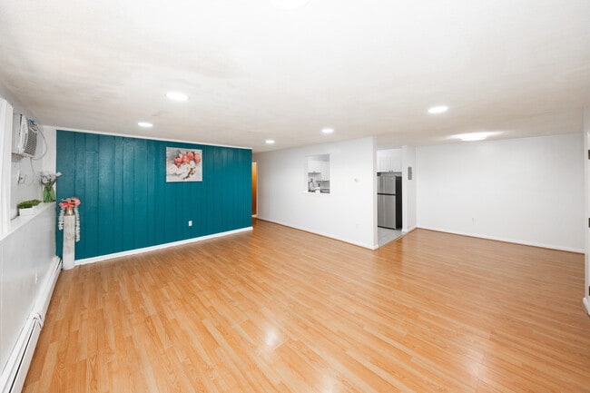 Photo - 12 Williamsburg Ct Unit #1