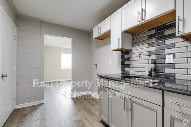 Building Photo - 1909 Whitcomb St Unit Apt 4