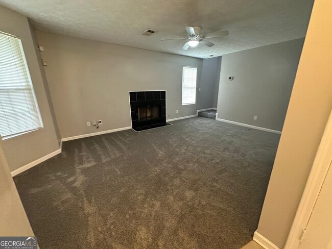Photo - 610 Waynes Ct SE