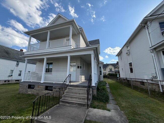 Building Photo - 729 W Locust St Rental