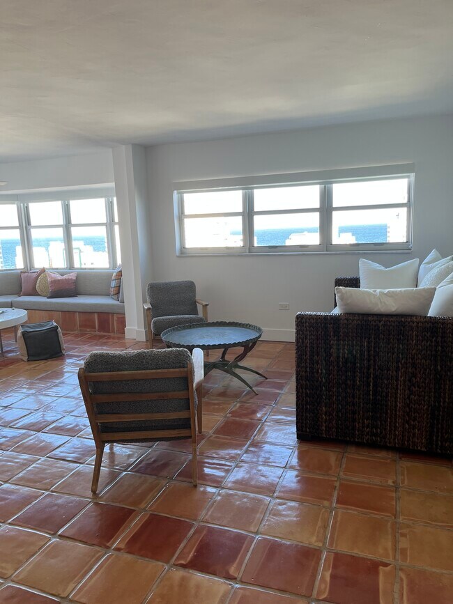 Photo - 1881 Washington Ave Unidad 16E