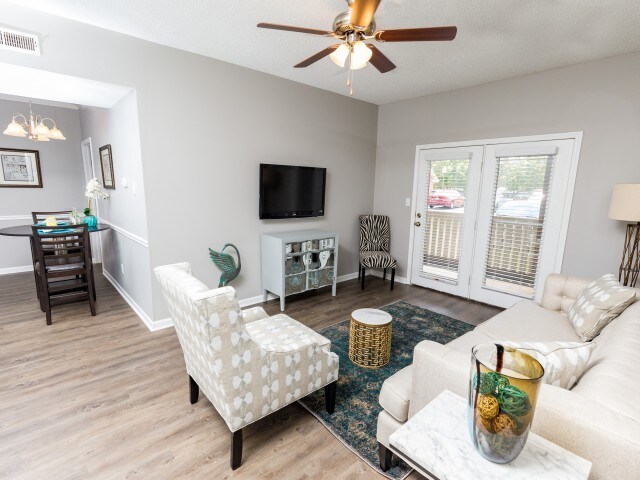 Photo - Lake Shore Apartments