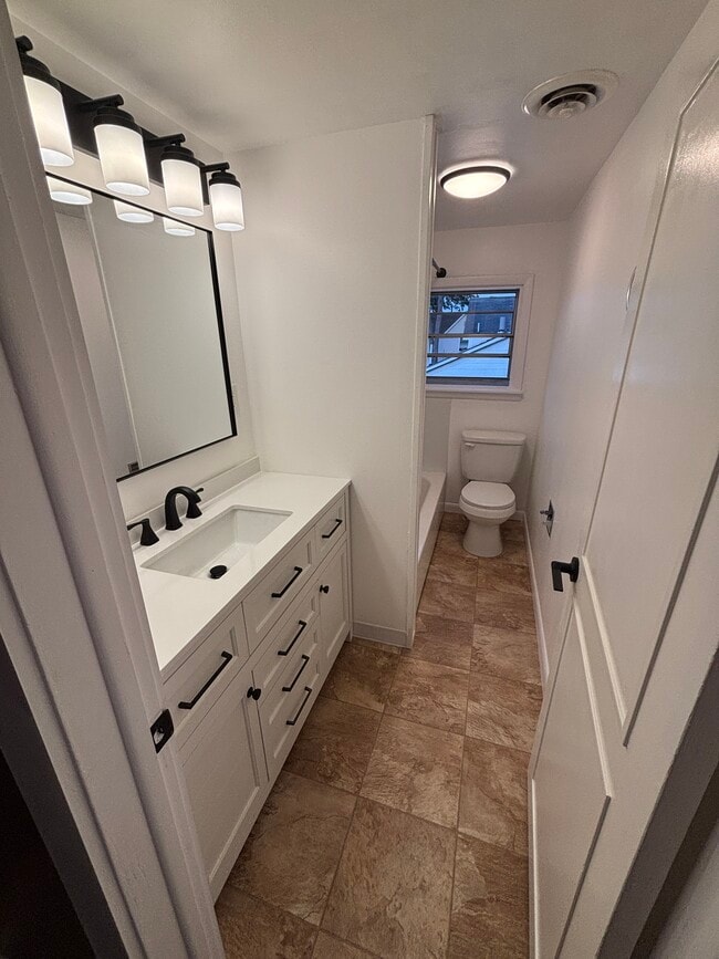 Baño - 257 W 1st St Unidad 257 W First Street
