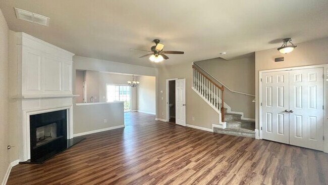 Photo - Gorgeous Alpharetta Townhouse! 3 Bedrooms/2.5 Bathrooms, Hardwoods, End Unit!