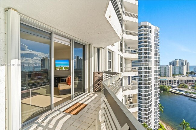 Photo - 19101 NE 36th Pl Unidad 2109