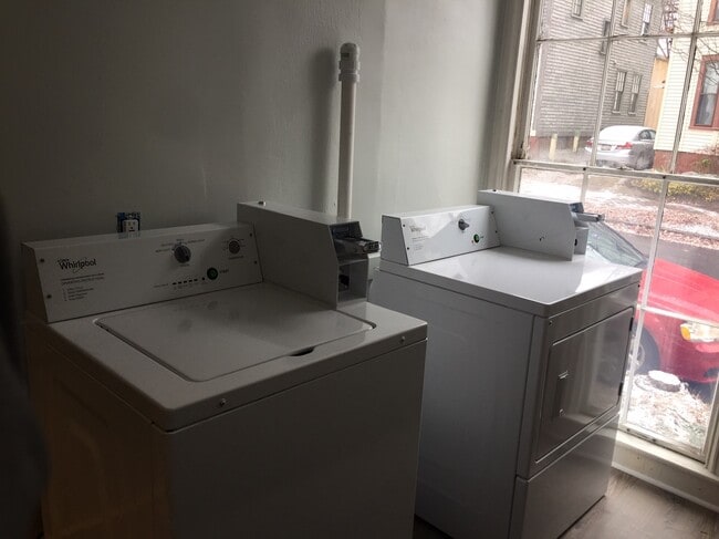 Building Photo - 64 Gray St Unit 3