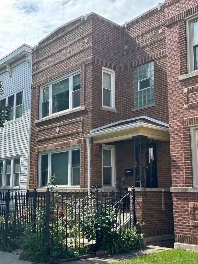 Building Photo - 3016 S Throop St