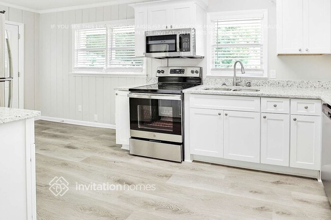 Photo - 3582 Highwood Dr SW