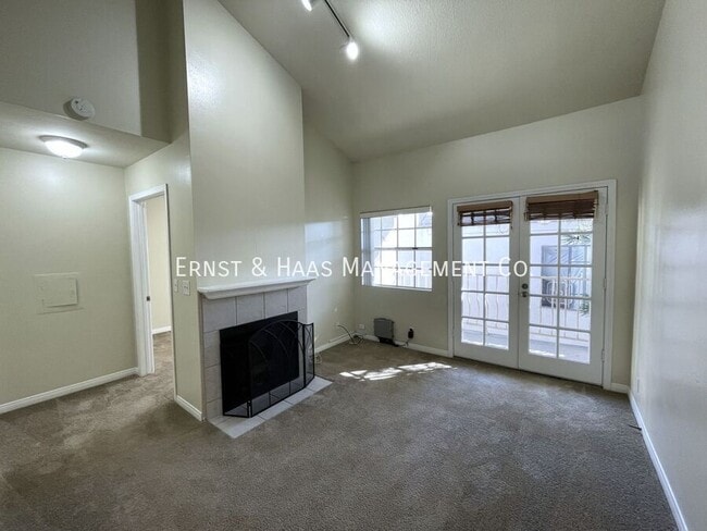 Photo - 1145 Roswell Ave Unidad #302 Rental