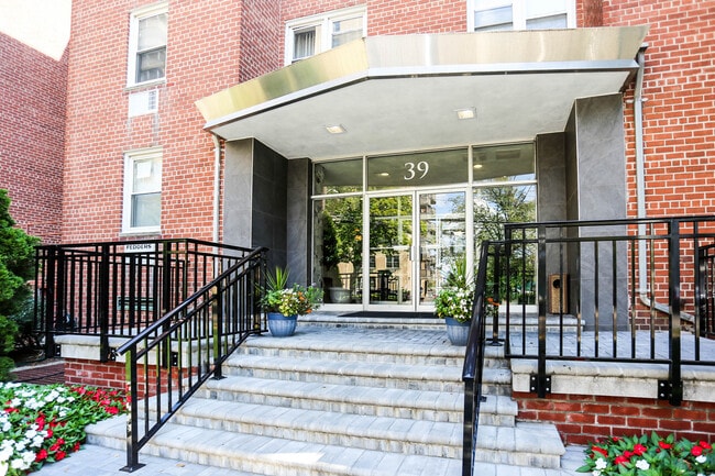 Building Photo - 39 Glenbrook Rd Unit APT 2A