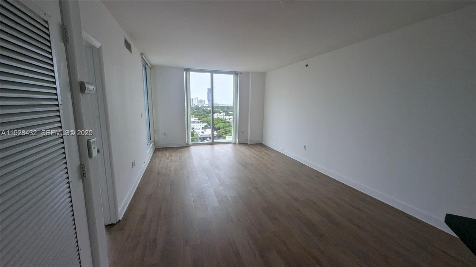 Photo - 1401 SW 22nd St Unidad 1405