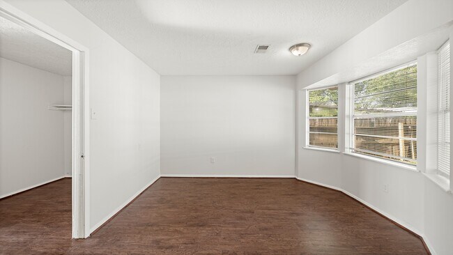 Photo - 5411 Lorraine Dr