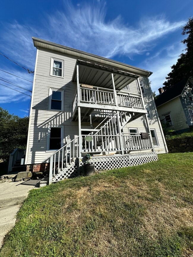 Building Photo - 2 Peck St Unit 1st FL Rental