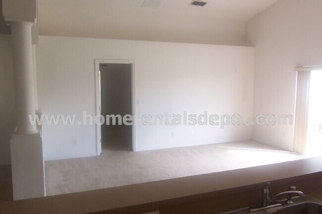 *PRICE REDUCTION* Spacious 4 bedroom home with 2 full bathrooms in Kissimmee – Your 1,816 Sq. Ft....