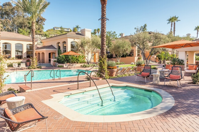 Vista Real Apartment Homes