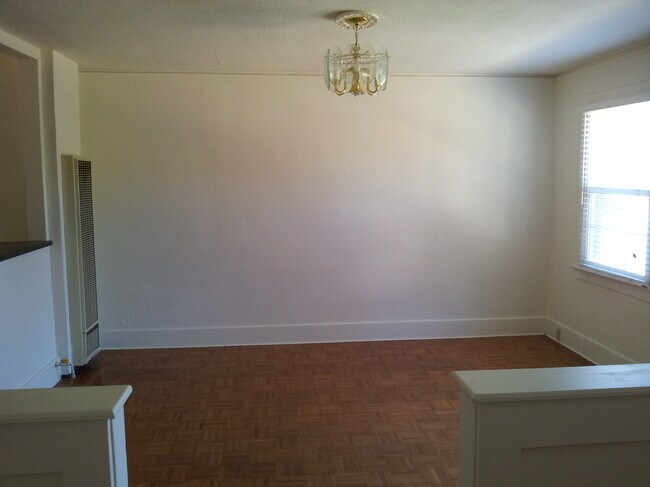 Living room - 46 Daniels Ave Unit 46 Daniels