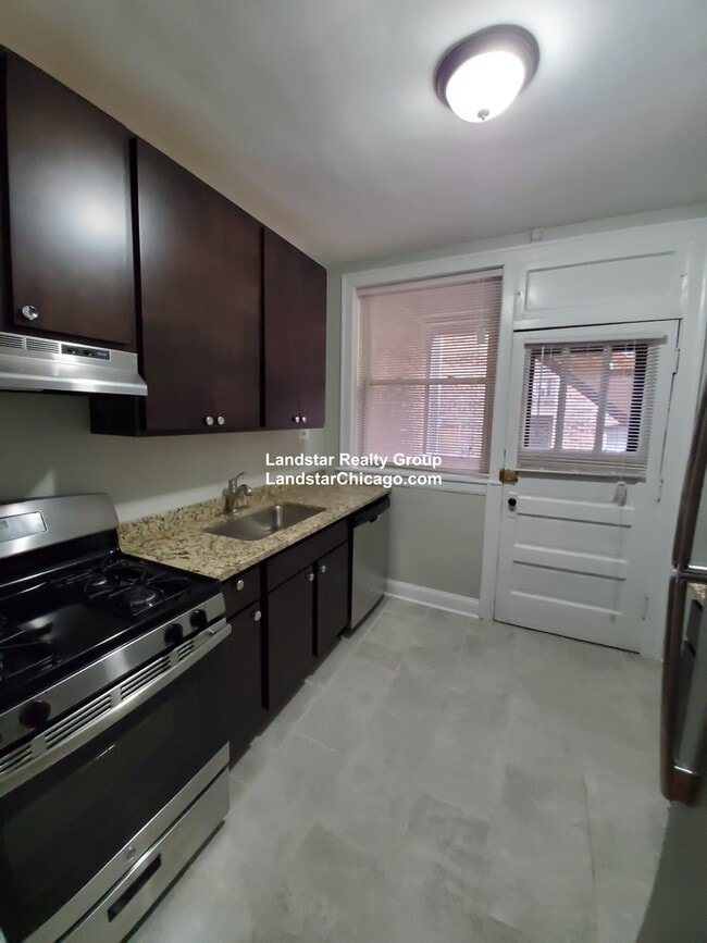 Building Photo - 5042 N Wolcott Ave Unit 2B