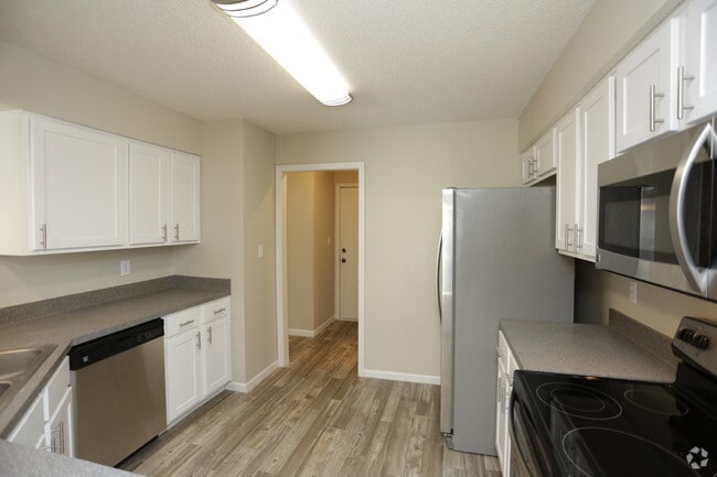 3HAB, 1.5BA - 1,550 FT²