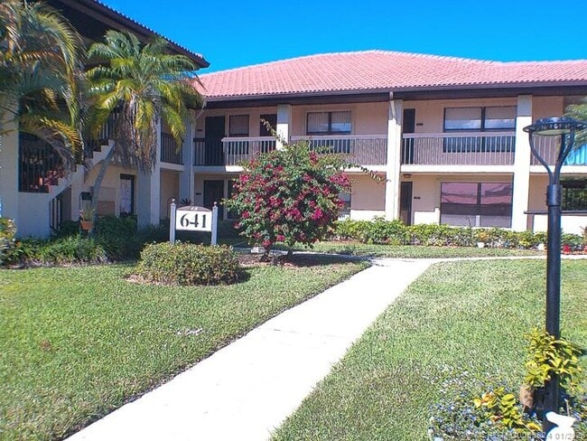 Photo - 641 SW South River Dr Unit 204