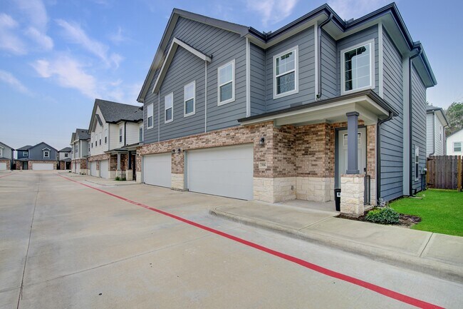 Photo - 28325 Birnham Woods Dr Unit 427