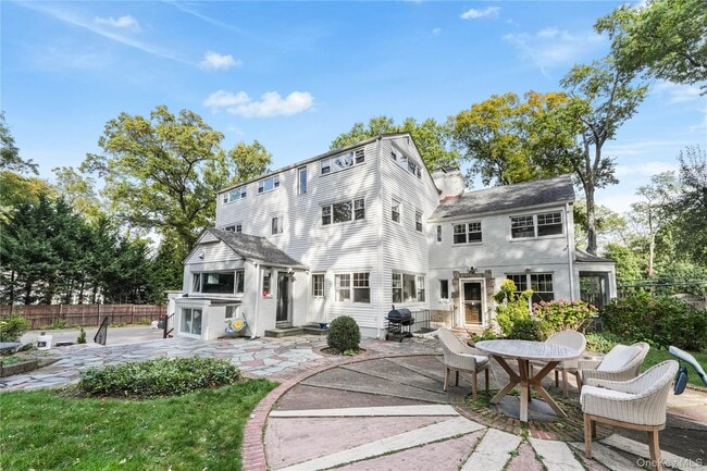 Building Photo - 24 Mineola Ave