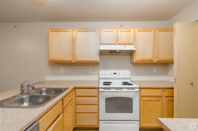 2BR, 2BA - 956SF - Kitchen - River Rock Apartments