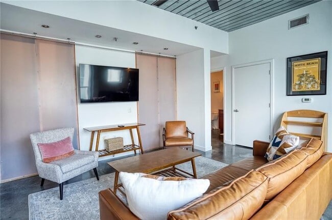 Photo - 620 Glen Iris Dr NE Unidad 524