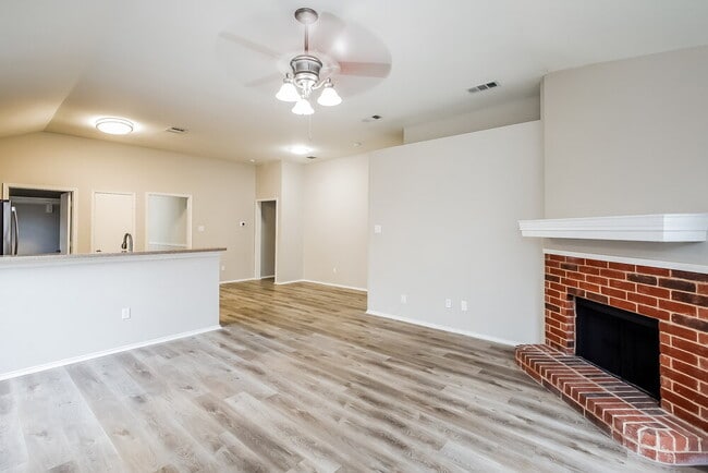 Photo - 817 Mackenzi Dr