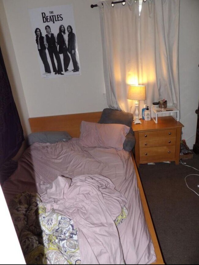 Photo - 1918 Jane St Unidad 1918  2