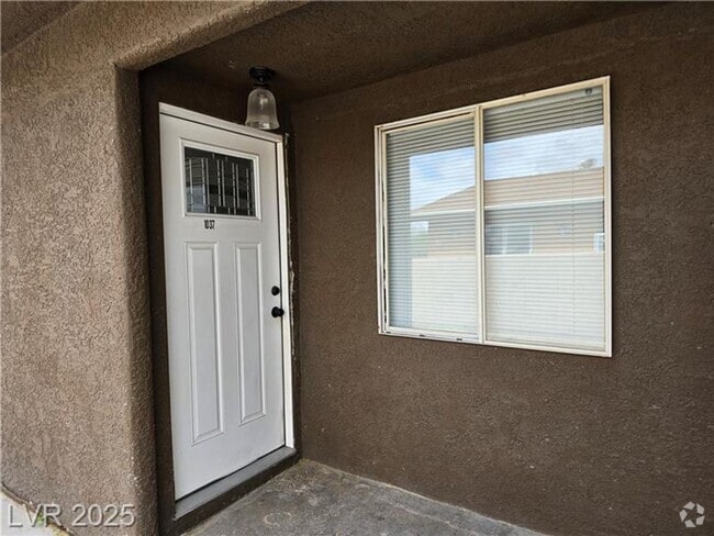 Building Photo - Remodeled Single-Story Duplex Rental