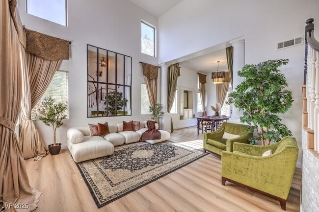 Photo - 249 Timber Hollow St