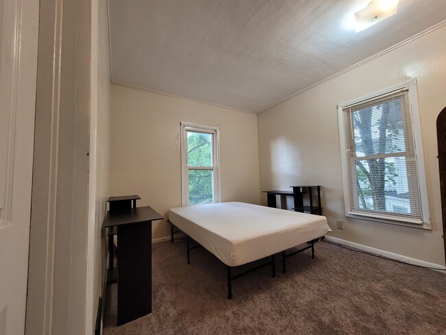 Photo - 90 Conklin Ave