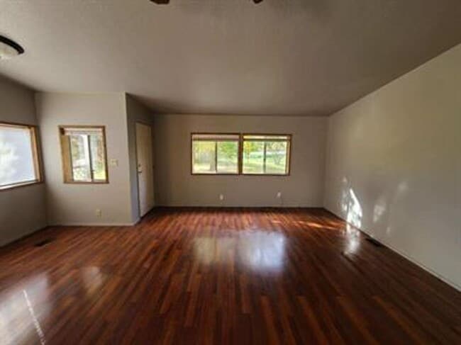 Photo - Whitefish Stage Pet Friendly Three Bedroom!