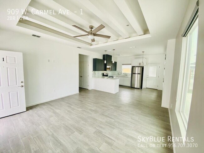 Building Photo - 909 W Carmel Ave Unit 1