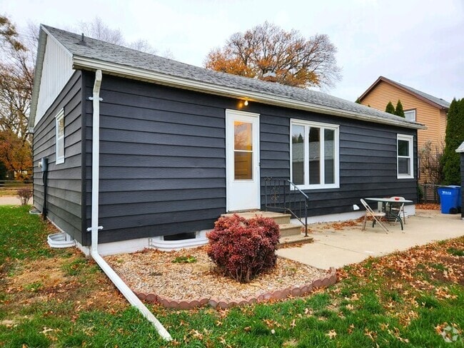 Building Photo - 604 10th St Rental