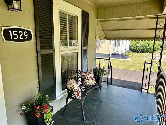 Photo - 1529 Mckinley Ave NE