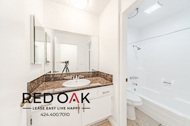 Photo - 6738 Independence Ave Unidad 102