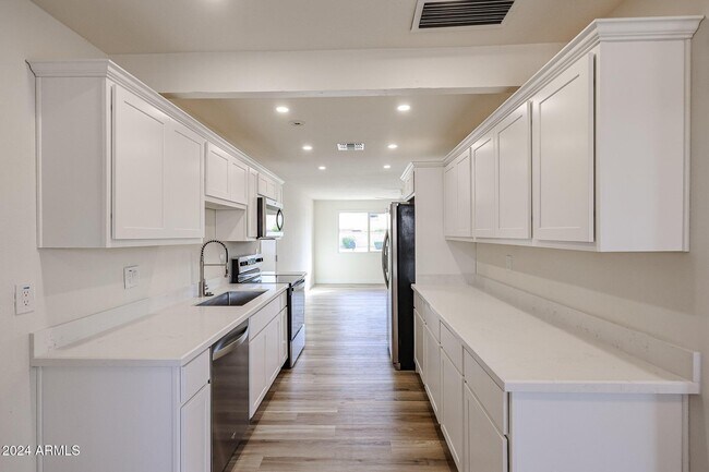 Photo - 4352 E Grovers Ave