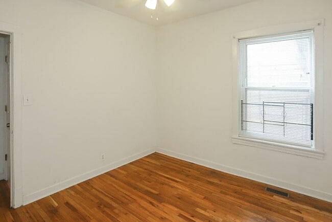 Photo - 3521-29 N. Broadway