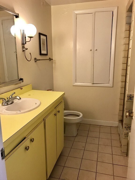 7 Grove St Unit 2