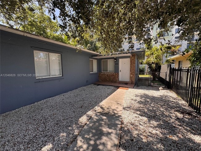 Building Photo - 2540 NE 181st St Unit 2542