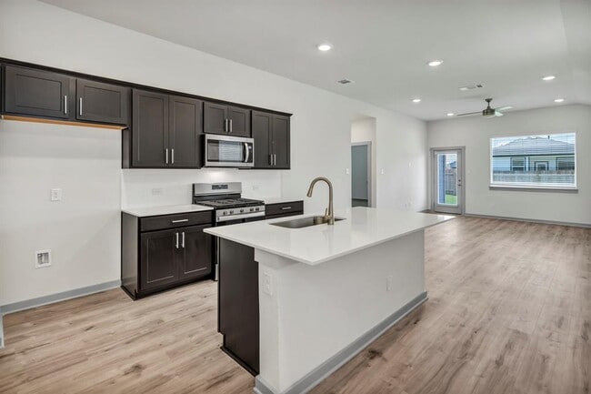 Photo - 108 Windsor Blvd