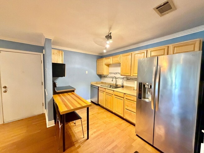 Building Photo - Charming 1/1 in Tumblin Creek - 3 miles from UF!