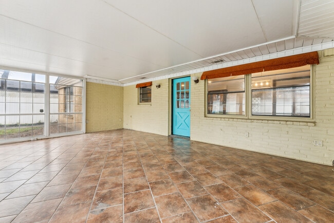 Building Photo - 1906 N O'Connor Rd Rental