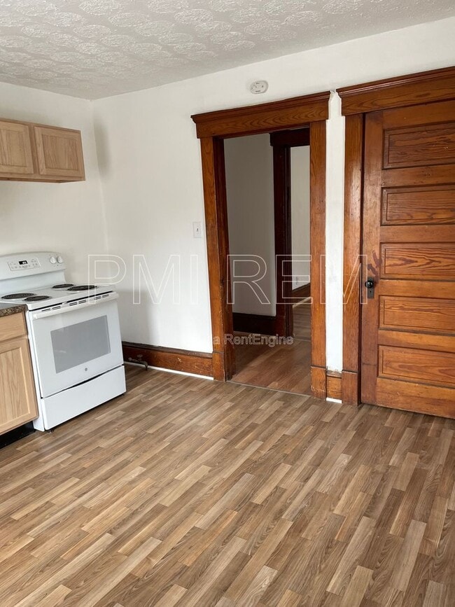 Photo - 2325 4th St NW