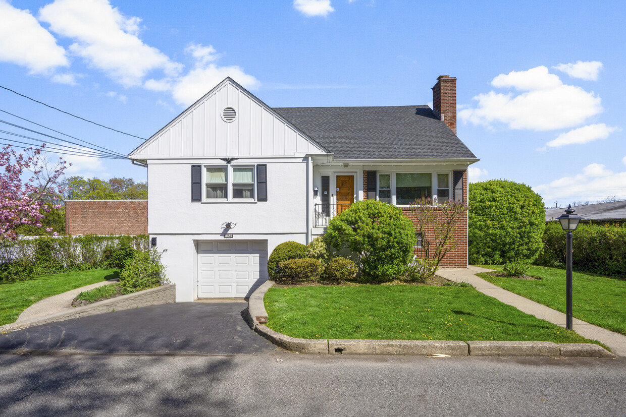Photo - 1025 Louise Ave (Mamaroneck, NY)