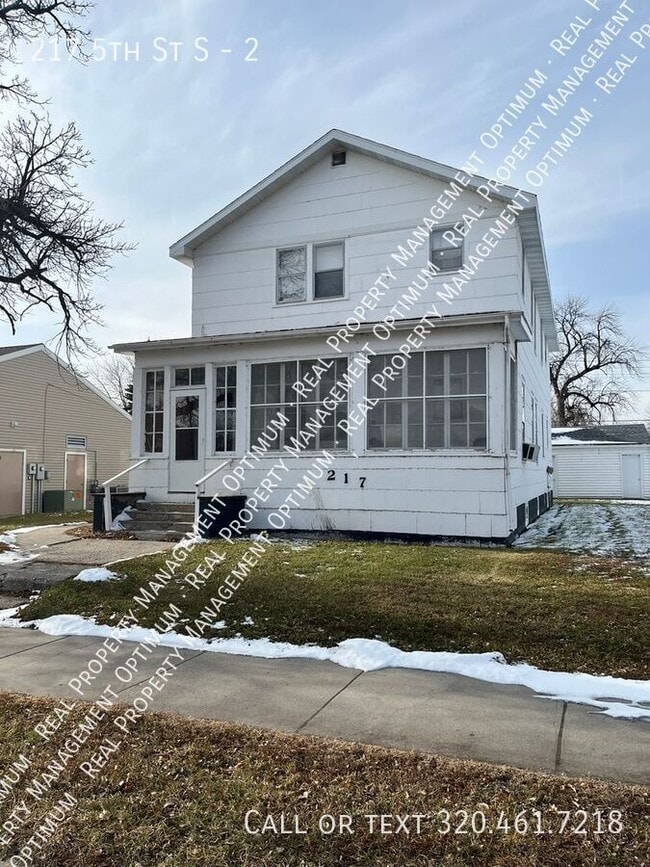 217 5th St S Unit 2
