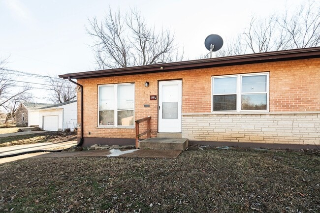 Building Photo - 8318-8320 Wabash Ave Unit 8318 Wabash