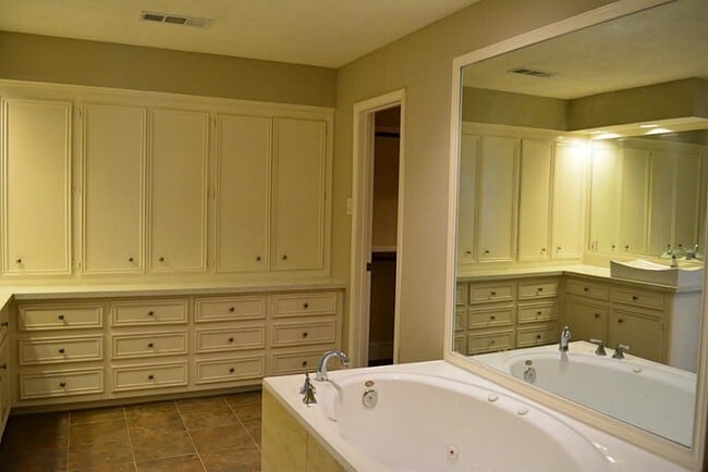 Photo - 2127 Manor Green Dr