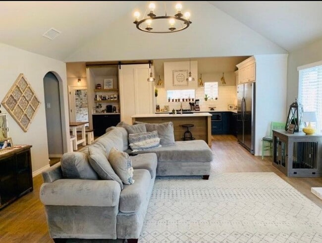 Photo - Gorgeous 4 bedroom 2 bathroom Available September!